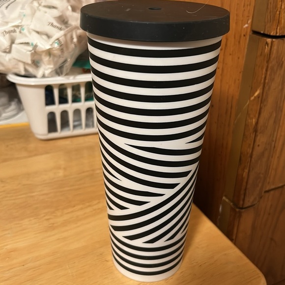 STARBUCKS Black & White ZEBRA STRIPE VENTI Cold Cup TUMBLER 24oz BLK Straw - Picture 2 of 5
